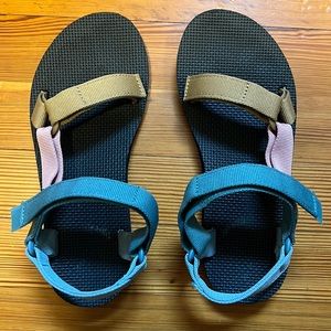 Teva universal original size 8